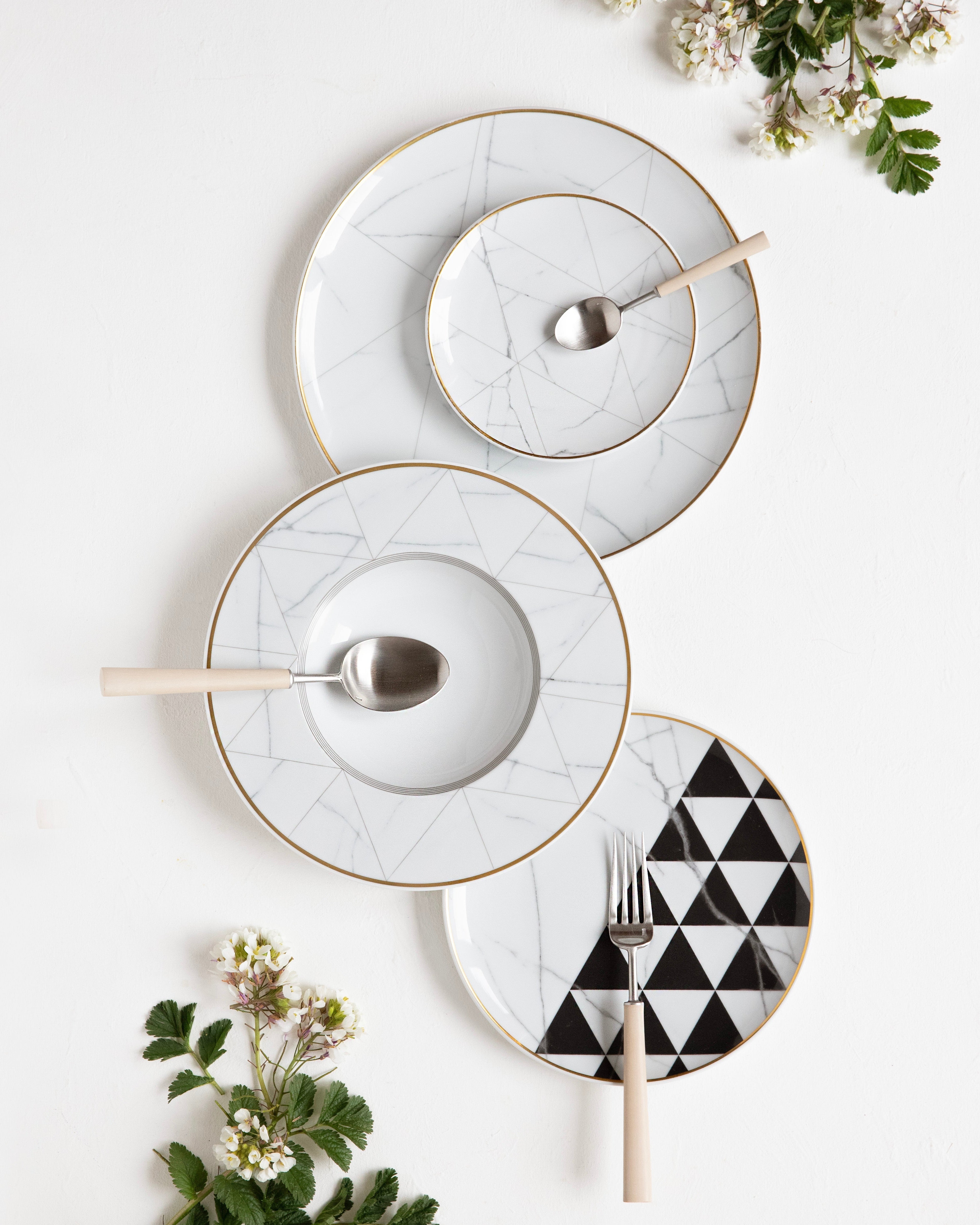 Dinner Plate Carrara